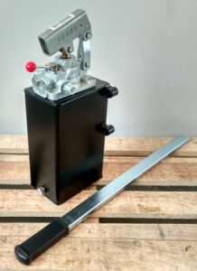 Ruční pumpa PMI 25 s rozvaděčem, komplet s ocelovou nádrží 3l, páka